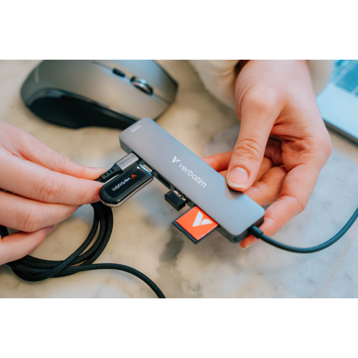 Verbatim Dock 4K USB-C 1xHDMI 2xUSB-C 2xUSB-A 3.2 1xCR PD100W